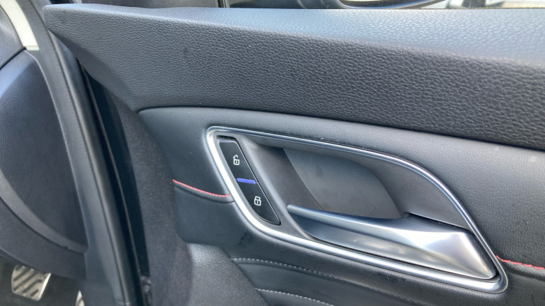 MG Hs 1.5 T-GDI Exclusive 5dr DCT Petrol Hatchback